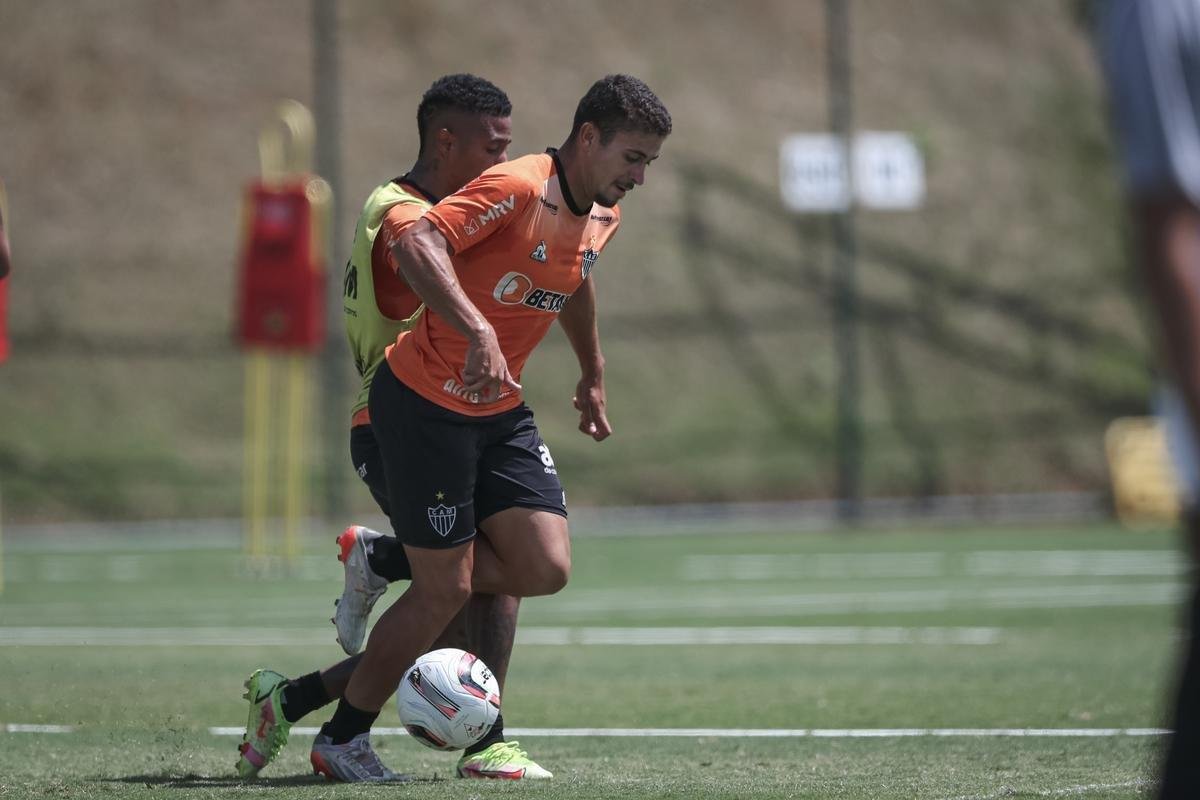 Fotos do primeiro treino de Junior Alonso no retorno ao Atltico