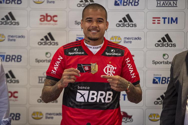 6) Kenedy (Flamengo): 11,4 milhões de euros, aproximadamente R$ 75,14 milhões.