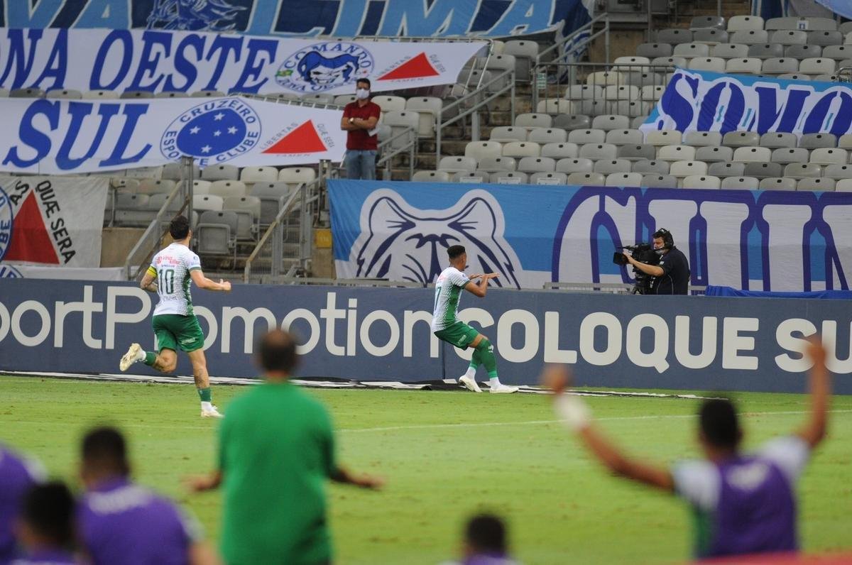 Pablo recolocou o Guarani em vantagem no Mineiro com arremate de cabea: 2 a 1