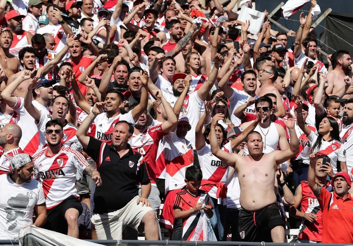 Torcedores do River Plate na final da Libertadores, contra o Boca Juniors, no Monumental de Nez
