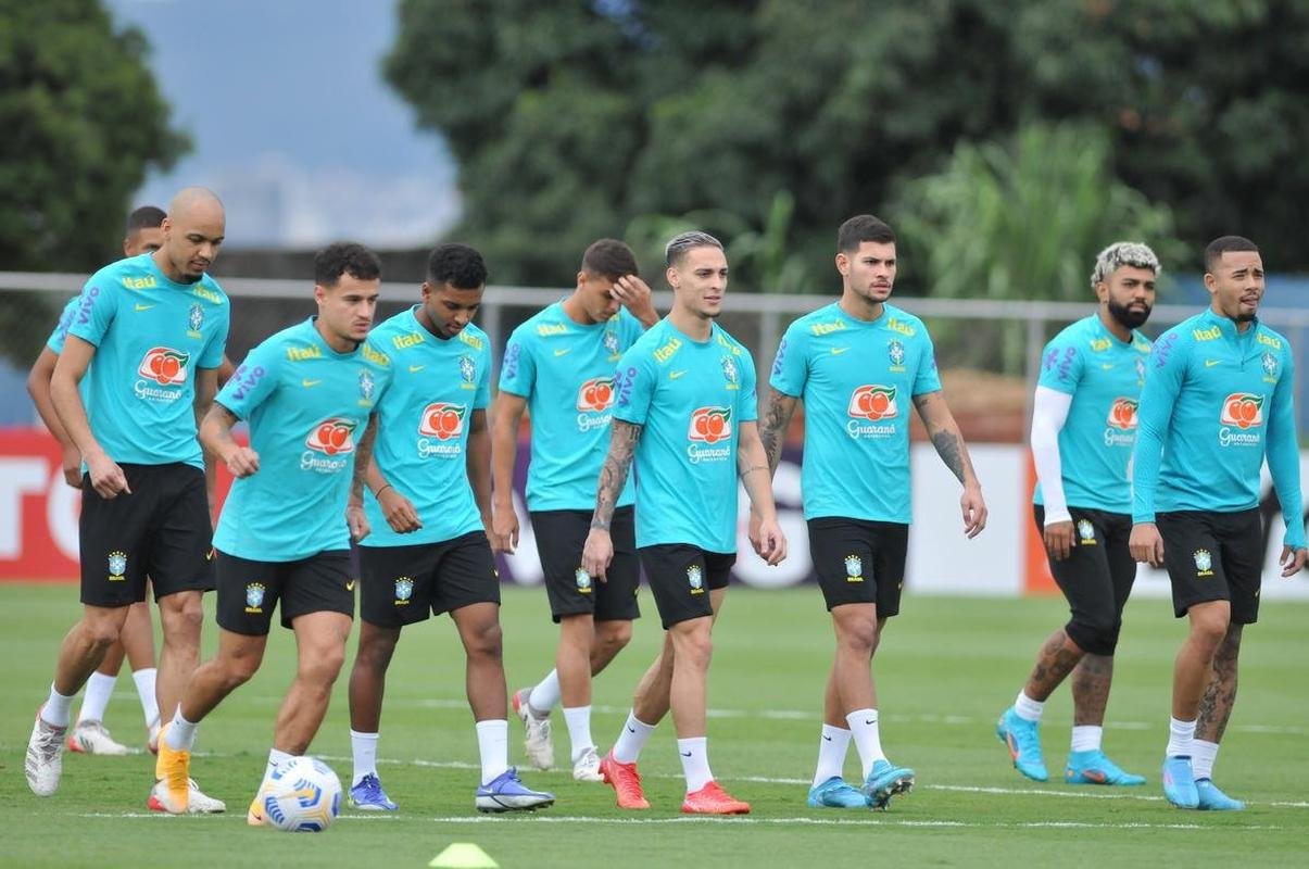 Seleo Brasileira realizou treinamento na tarde deste sbado (29/1) na Toca da Raposa II