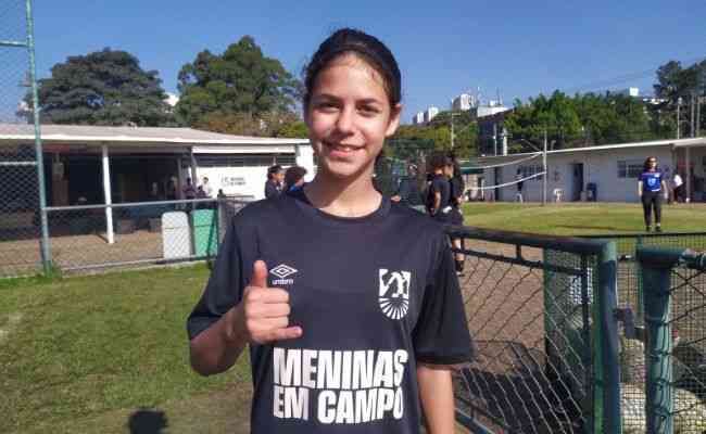 Sofia Macegoso (13 anos) começou a jogar futebol na pandemia por diversão