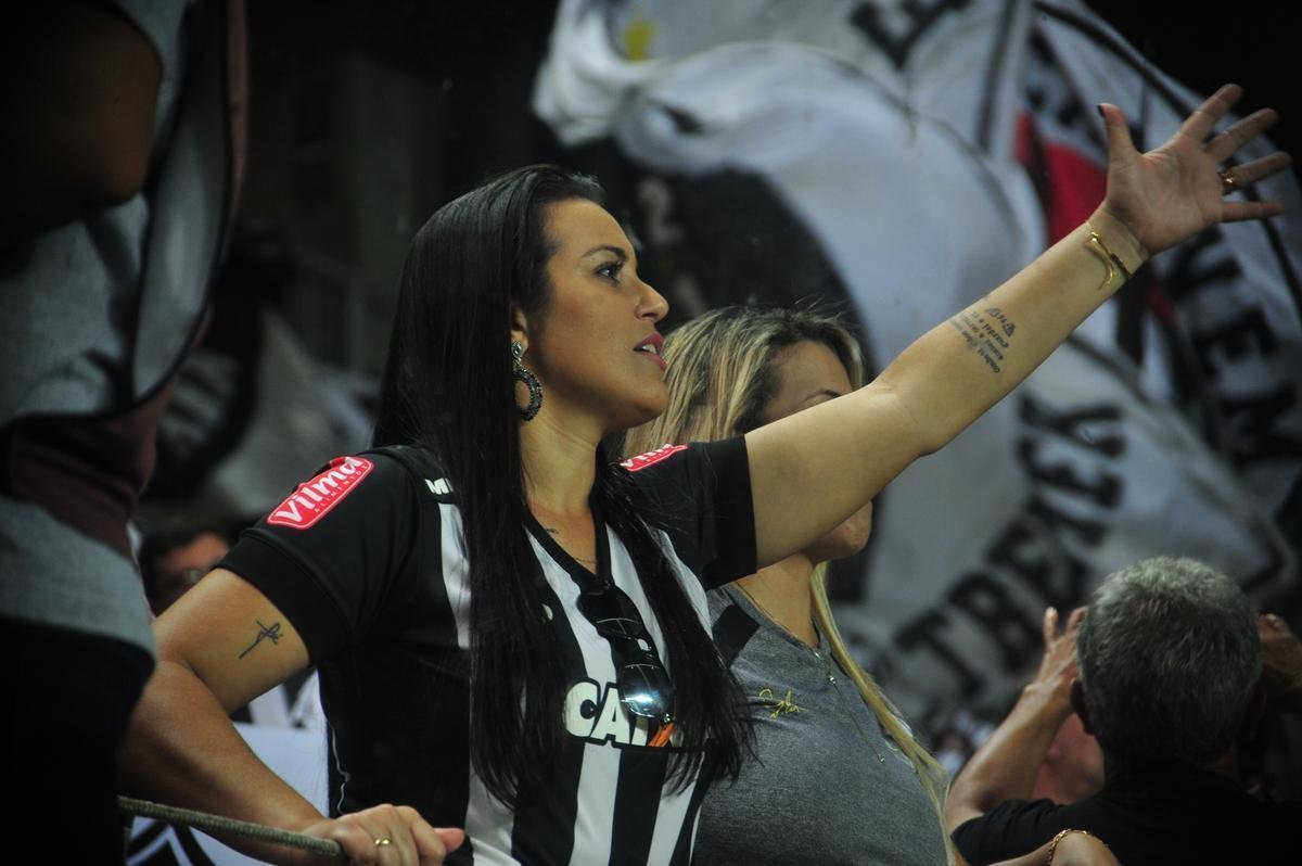 Torcida deu grande apoio ao time em vitria sobre o Corinthians e protestou muito contra gol anulado de Rger Guedes, no primeiro tempo. 