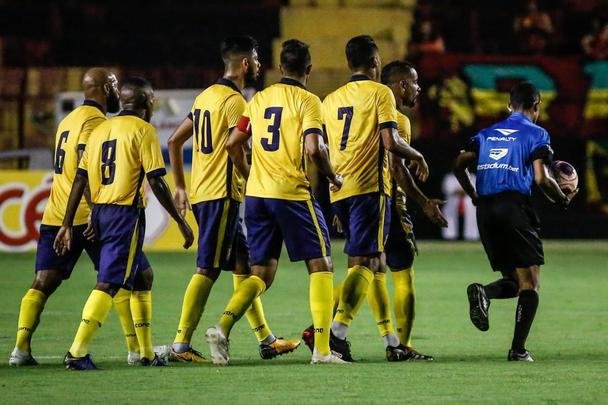 O Sport recebeu o Retrô FC em jogo adiantado da 5ª rodada do Campeonato Pernambucano. A partida marcou a estreia da Ilha do Retiro na temporada 2020