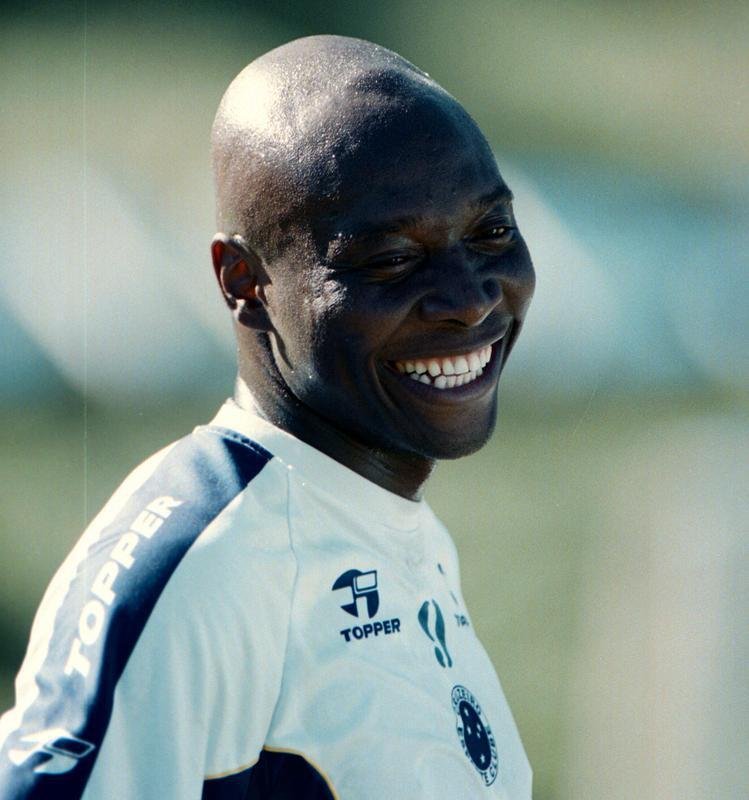 Fotos da passagem do jogador Rincn pelo Cruzeiro, em 2001.  Ele faleceu aos 55 anos nesta quarta-feira (13/4/2022), aps sofrer acidente automobilstico em Cali, na Colmbia, no dia 11.