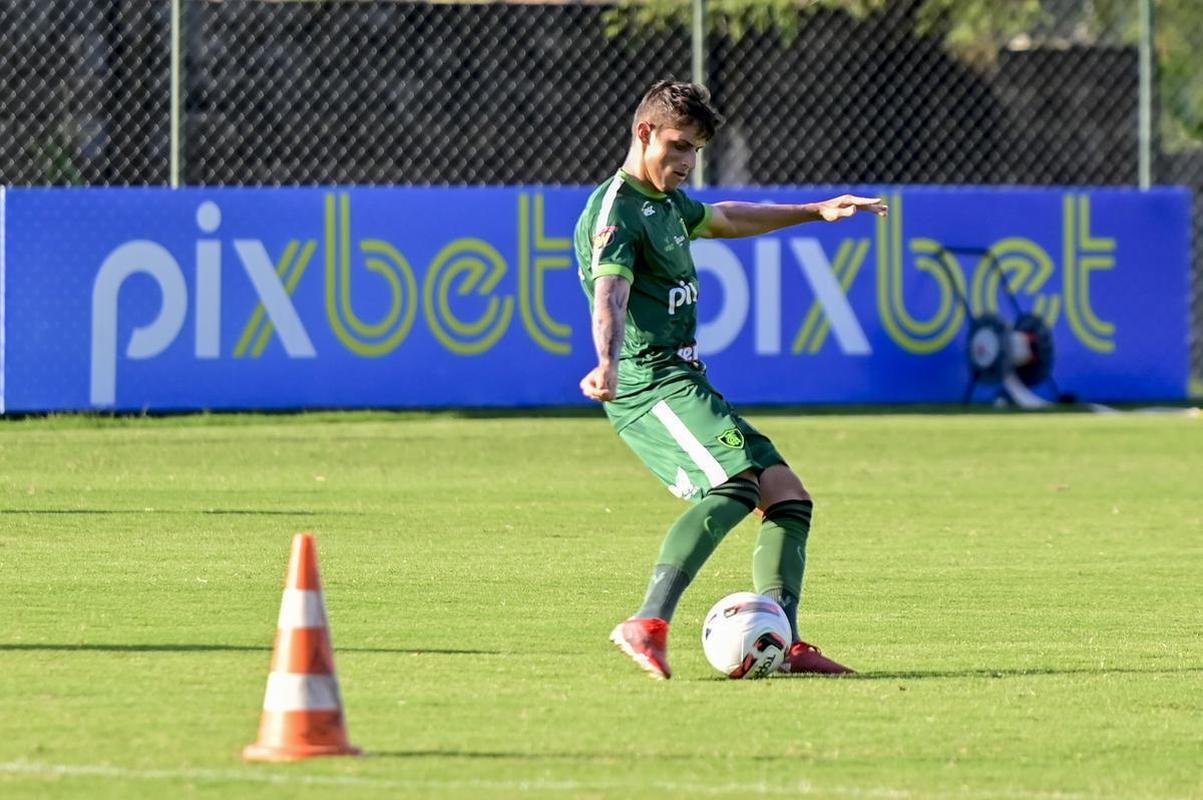 Nesta sexta-feira (21), o Amrica deu continuidade aos trabalhos de pr-temporada no CT Lanna Drumond 