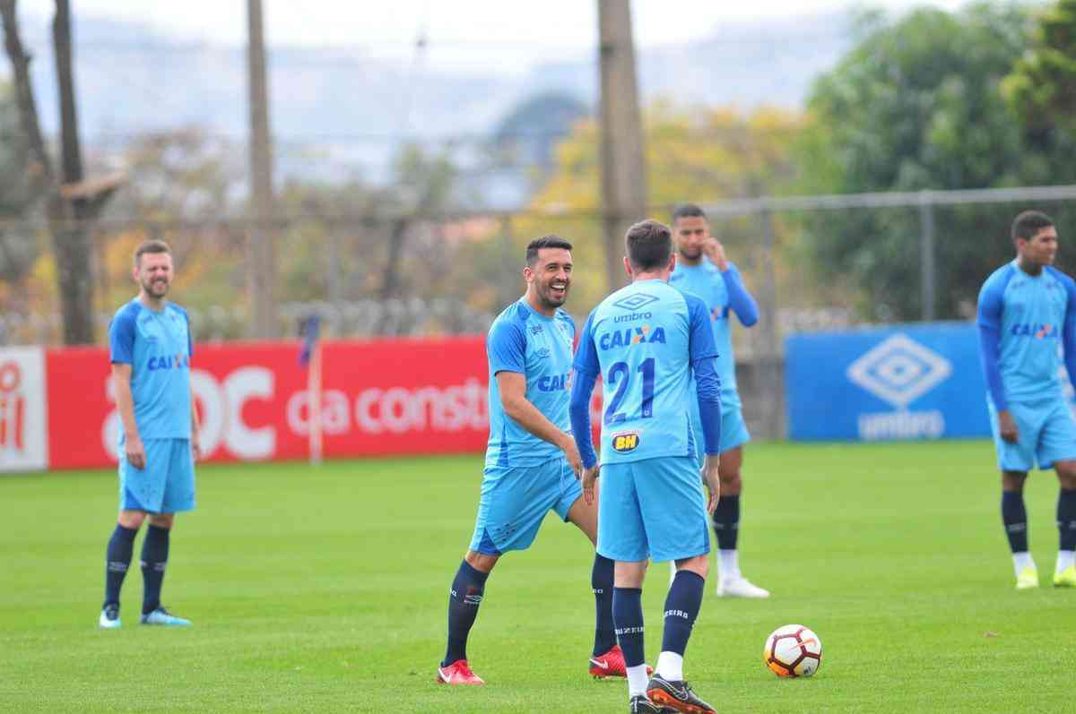 Fotos do aquecimento cruzeirense antes de viagem para o Rio, onde time enfrenta o Flamengo pela Libertadores