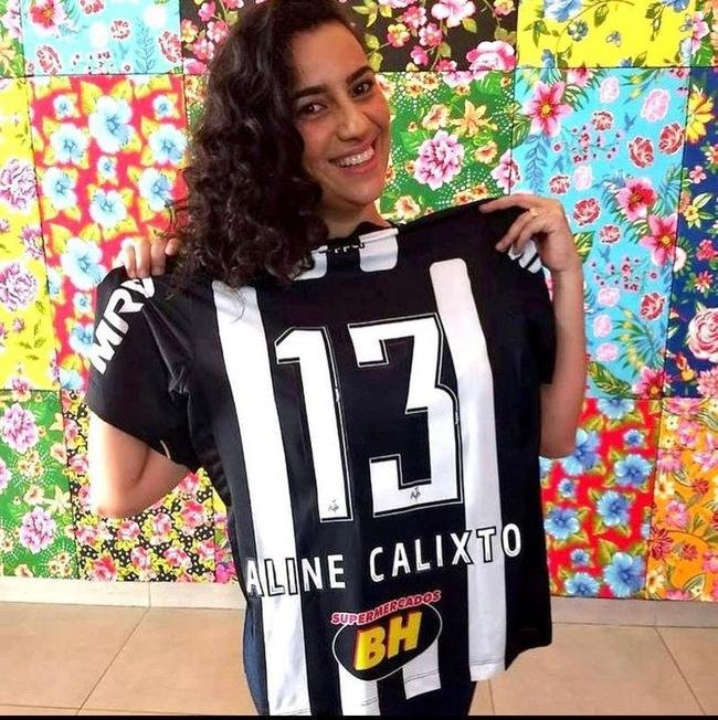 Aline Calixto - cantora, 40 anos: 