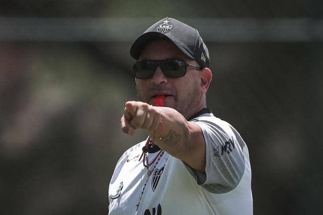 Atl�tico segue prepara��o para o cl�ssico; veja fotos