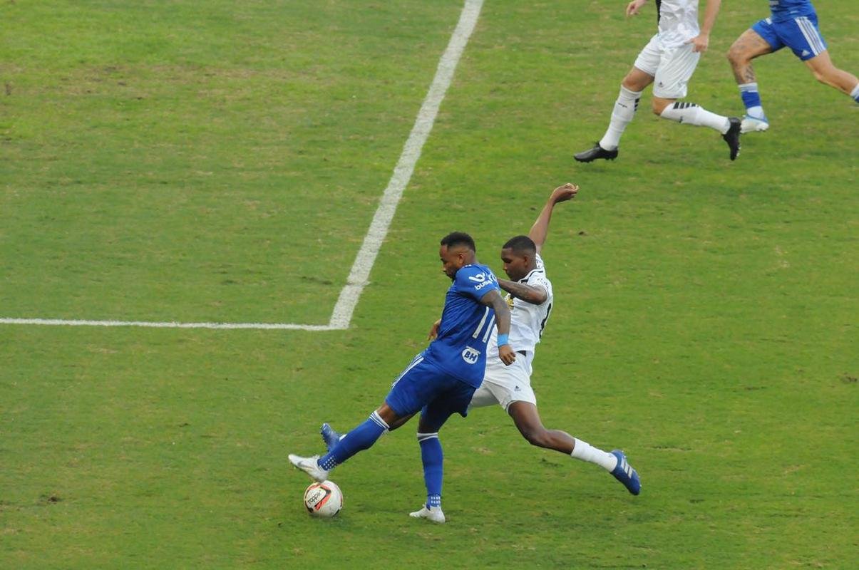 Fotos do jogo entre Cruzeiro e Ponte Preta, no Mineiro, em Belo Horizonte, pela 13 rodada da Srie B do Brasileiro