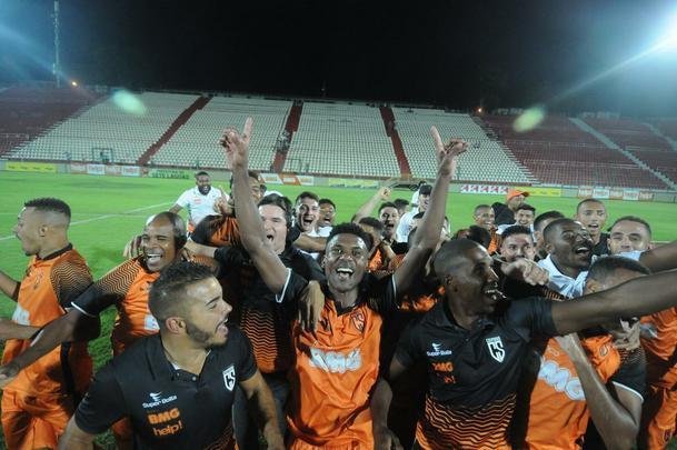 Coimbra venceu o Uberlndia por 1 a 0 e conquistou o trofu do Mdulo II do Campeonato Mineiro