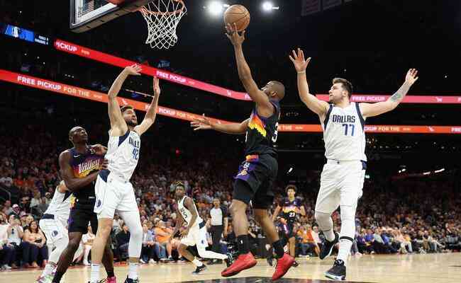 Chris Paul, armador do Phoenix Suns, foi o destaque na segunda vitória sobre o Dallas Mavericks