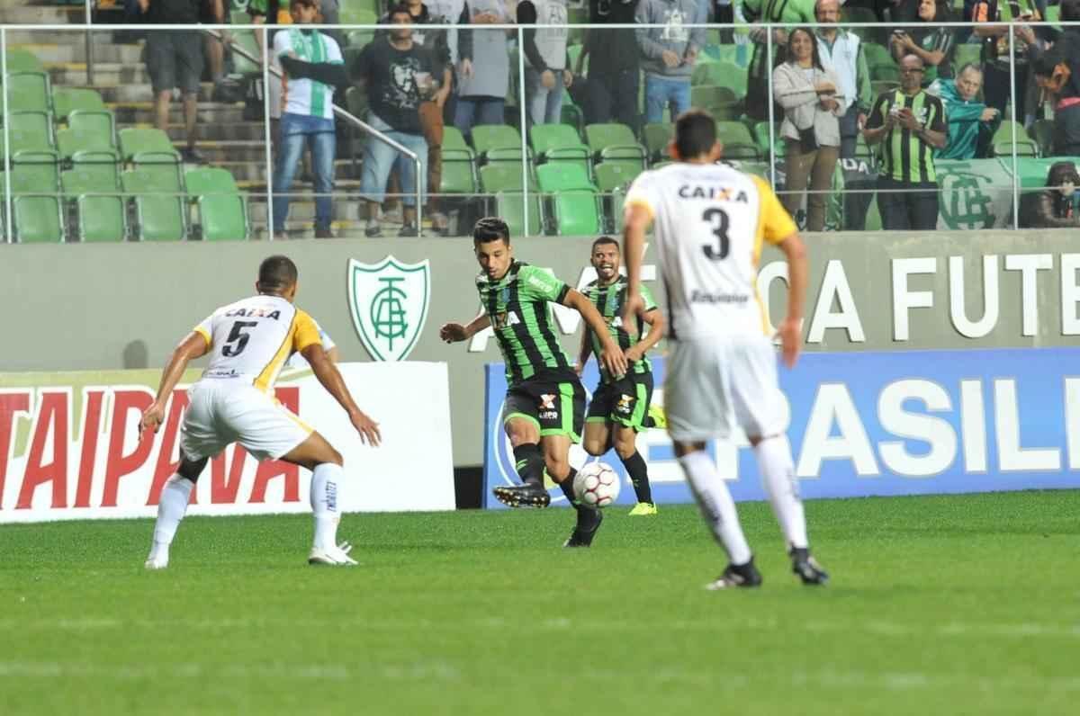 Imagens da partida entre Amrica e Cricima, no Independncia, pela Srie B do Brasileiro
