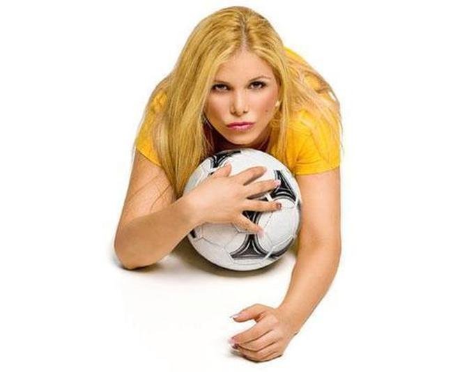 Viviane Brunieri namorou o craque por pouco tempo. Posteriormente, aproveitou a fama e atuou como modelo e atriz porn. Hoje, ela  pastora de uma igreja evanglica.