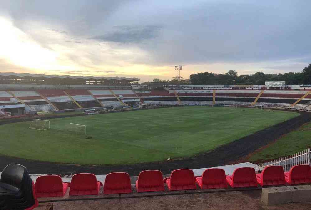 Estdio Santa Cruz -  o local onde o Botafogo de Ribeiro Preto-SP manda suas partidas. Pode receber 30 mil torcedores.