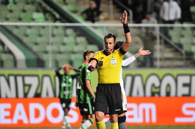 Fotos do jogo entre Amrica e Botafogo, no Independncia, em Belo Horizonte, pela stima rodada do Campeonato Brasileiro