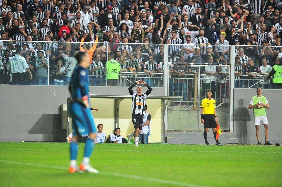 Galo deslanchou no segundo tempo com gols de Fbio Santos, de pnalti, e Vinicius