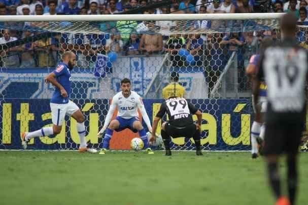 Imagens do segundo tempo do clssico entre Cruzeiro e Atltico, no Mineiro