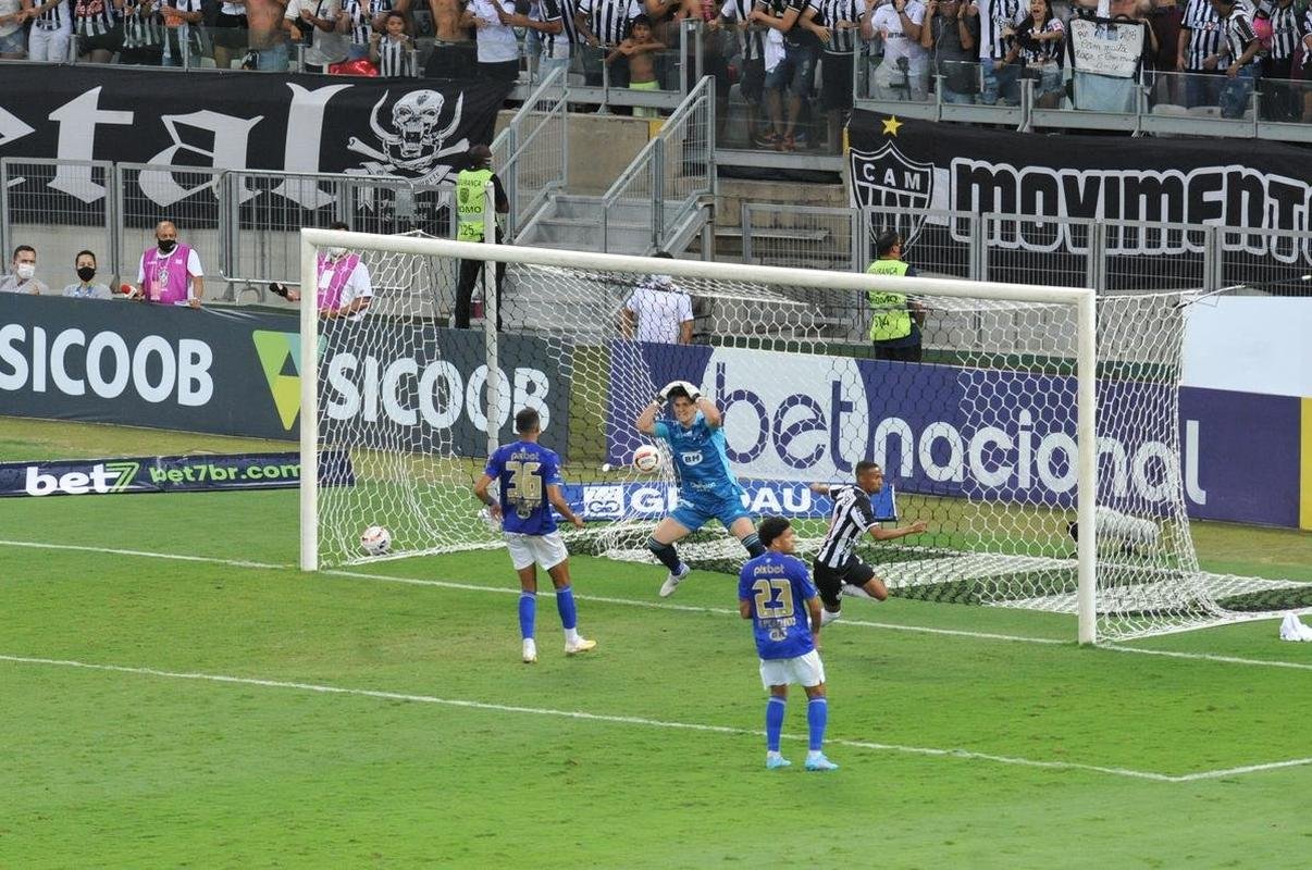 Ademir entrou no segundo tempo e fez o gol da virada do Atltico nos acrscimos