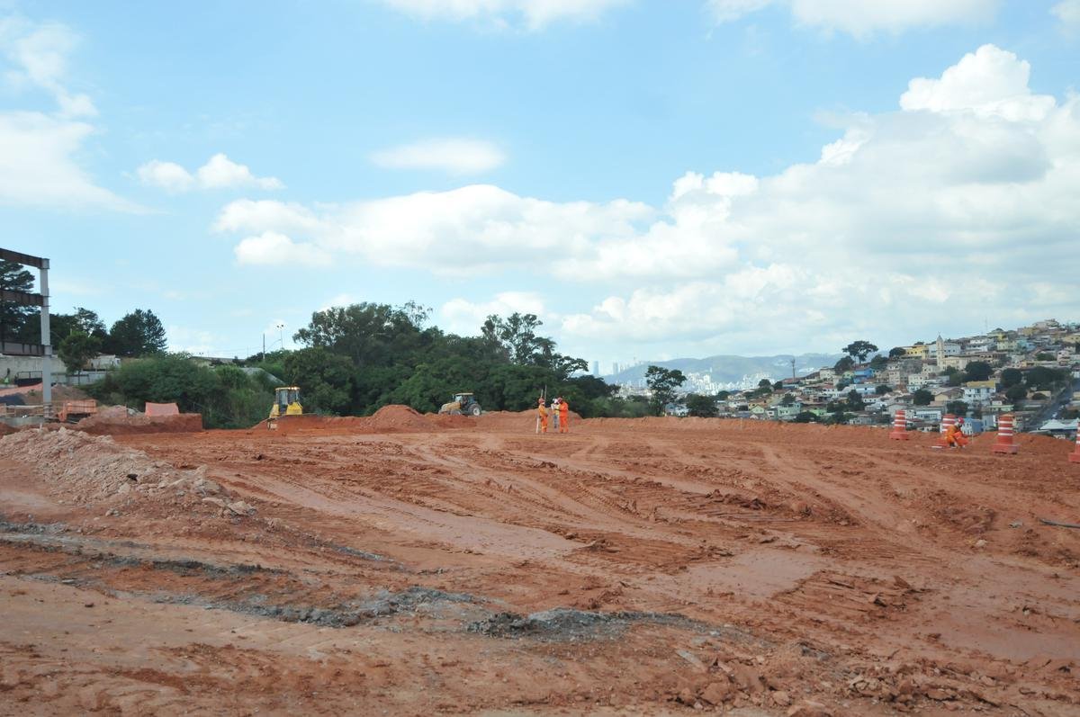 Arena MRV completa um ano de obras neste 20 de abril de 2021. Veja como est o andamento da construo do estdio do Atltico, que tem previso de ficar pronto em outubro de 2022. Sero 46 mil lugares, 2.333 vagas de estacionamento, 40 bares e 80 camarotes. O empreendimento fica no bairro Califrnia, em Belo Horizonte. (Fotos de Gladyston Rodrigues/EM/D. A Press)