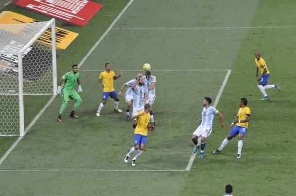 Fotos do primeiro tempo de Brasil x Argentina no Mineiro