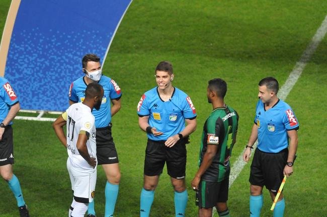 Amrica e Sport se enfrentaram nesta segunda-feira (19), no Independncia, em Belo Horizonte, em partida vlida pela 12 rodada do Brasileiro