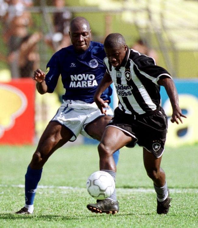 Fotos da passagem do jogador Rinc�n pelo Cruzeiro, em 2001.  Ele faleceu aos 55 anos nesta quarta-feira (13/4/2022), ap�s sofrer acidente automobil�stico em Cali, na Col�mbia, no dia 11.