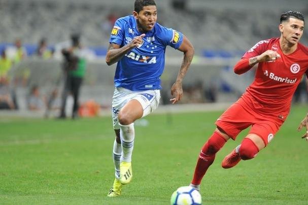 Imagens do duelo entre Cruzeiro e Internacional, no Mineiro, pela 22 rodada do Brasileiro 