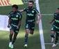 Patrick de Paula decide com golaço e Palmeiras faz 2 a 1 no Santos no Brasileirão