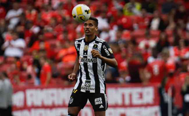 Atlético-MG: prorrogação de contrato com Pedrinho é oficializada