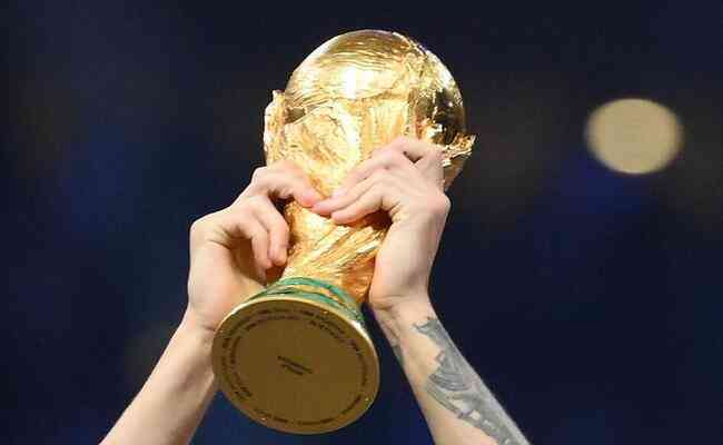 Argentina ergueu o trofu de campeo do mundo nesse domingo, ao bater a Frana na final da Copa
