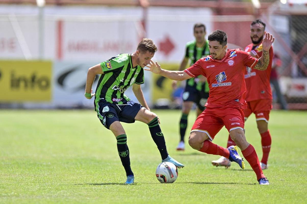 Jogo foi disputado com muito calor, em Nova Lima, na manh deste sbado 