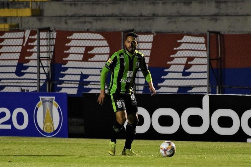 Fotos do duelo entre Paraná e América, pela Série B