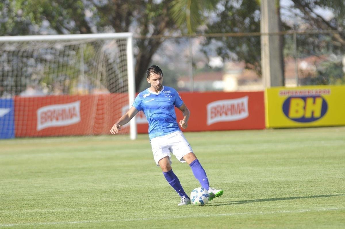 Paulo Andr (zagueiro) - contratado do Shanghai Shenhua, da China, fez 31 jogos pelo Cruzeiro em 2015 e no marcou nenhum gol. Hoje, aos 37 anos,  diretor de futebol do Athletico Paranaense.