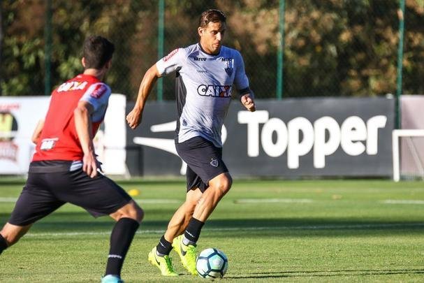 Galo afia pontaria em treino para melhorar nmeros no Brasileiro