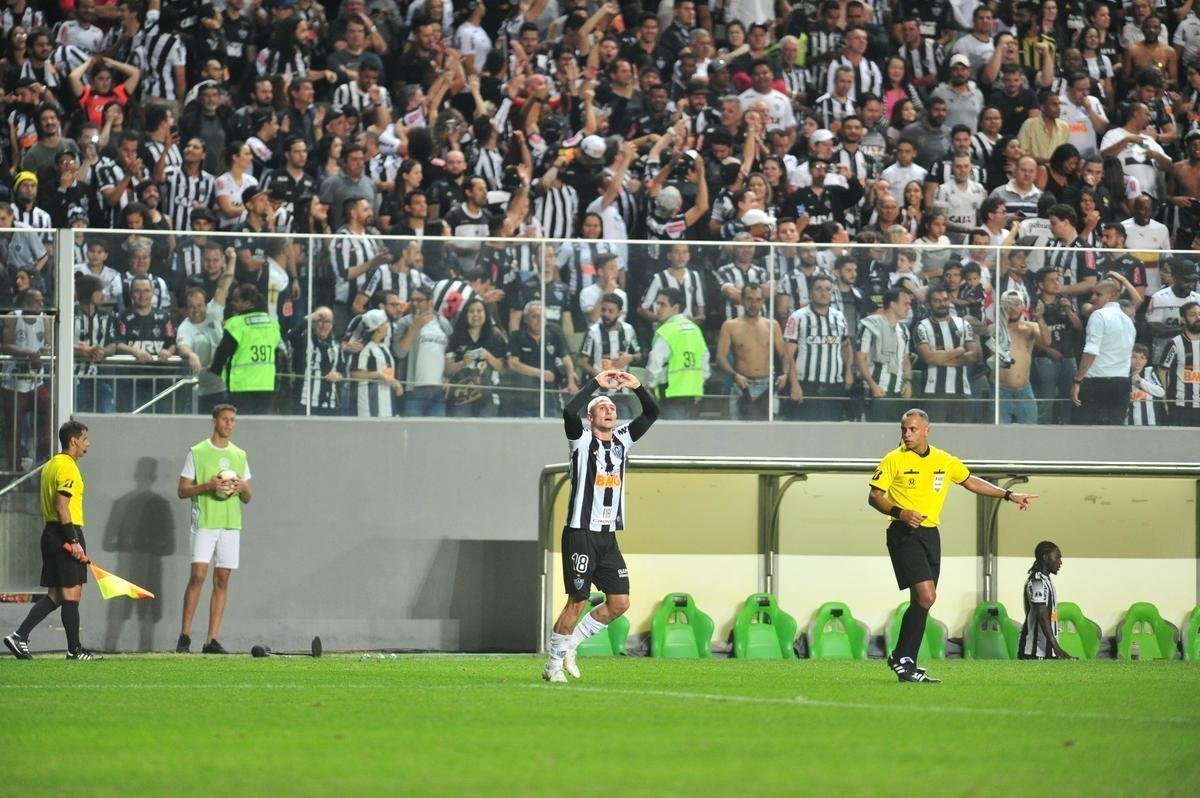 Galo deslanchou no segundo tempo com gols de Fbio Santos, de pnalti, e Vinicius