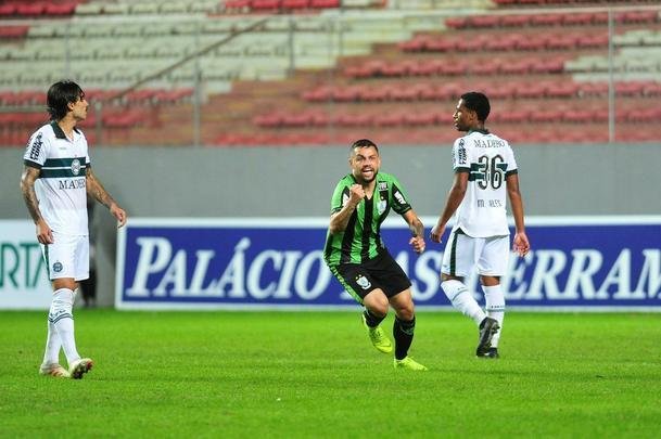 Equipes se enfrentaram nesta segunda-feira, s 20h, pela sexta rodada da Srie B do Brasileiro