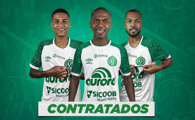 Alm de Claudinho (dir), a Chapecoense anunciou Rodrigo Varanda (esq) e Carlos Orejuela (centro)