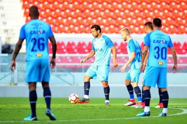 Fotos do treino do Cruzeiro no estdio Libertadores de Amrica, casa do Independiente, em Avellaneda. Time celeste fechou preparao para o jogo contra o Racing, s 21h30 desta tera-feira, no El Cilindro, pela primeira rodada do Grupo 5 da Copa Libertadores (Ramon Lisboa/EM D.A Press)