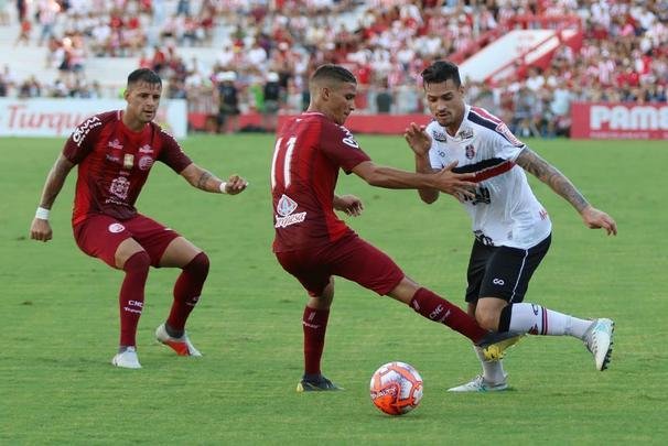 No terceiro clássico entre as equipes no ano, manteve-se o equilíbrio. Ao todo, nos confrontos, são três empates