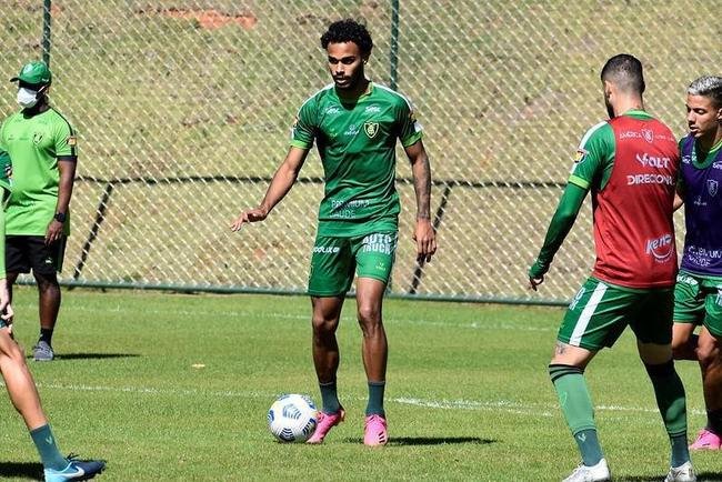 Amrica se reapresentou nesta tera-feira e deu incio  preparao para duelo com o Atltico-GO, pela 14 rodada da Srie A.