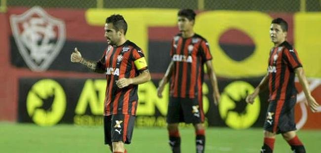 2015 - Vitria (37 pontos ao fim do 1 turno) subiu, mas no foi campeo