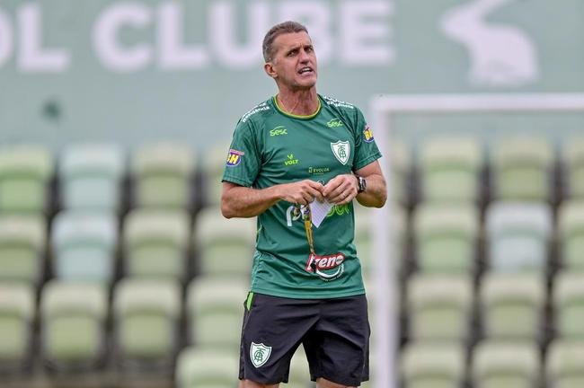 Amrica treina nesta segunda-feira (31/10), no CT Lanna Drumond, focado na partida contra o Internacional