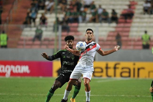 Fotos do jogo entre Amrica e Atltico-GO, no Independncia, em BH, pela 33 rodada do Campeonato Brasileiro de 2021