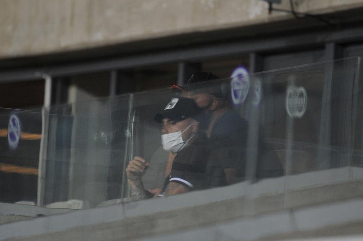 As reaes de Sampaoli e Vargas na goleada do Atltico sobre o Flamengo