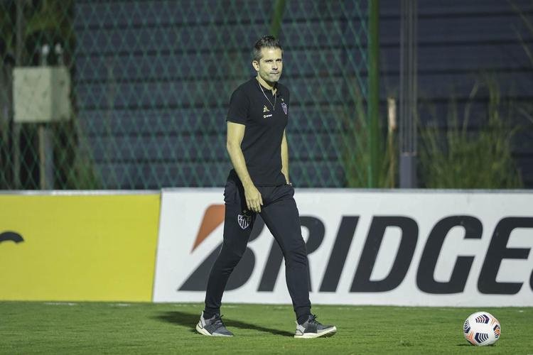 Tcnico Cuca comandou atividade do Atltico no CT da Conmebol no Paraguai 