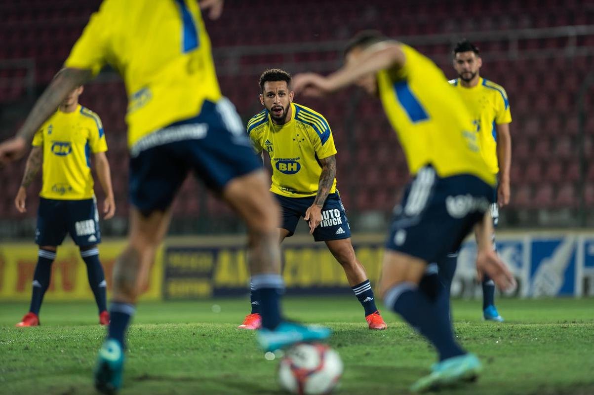 Cruzeiro treinou na Arena do Jacar, em Sete Lagoas, local do jogo desta quinta, 19h, contra o Operrio-PR, pela 24 rodada da Srie B do Brasileiro; veja imagens da atividade comandada pelo tcnico Vanderlei Luxemburgo