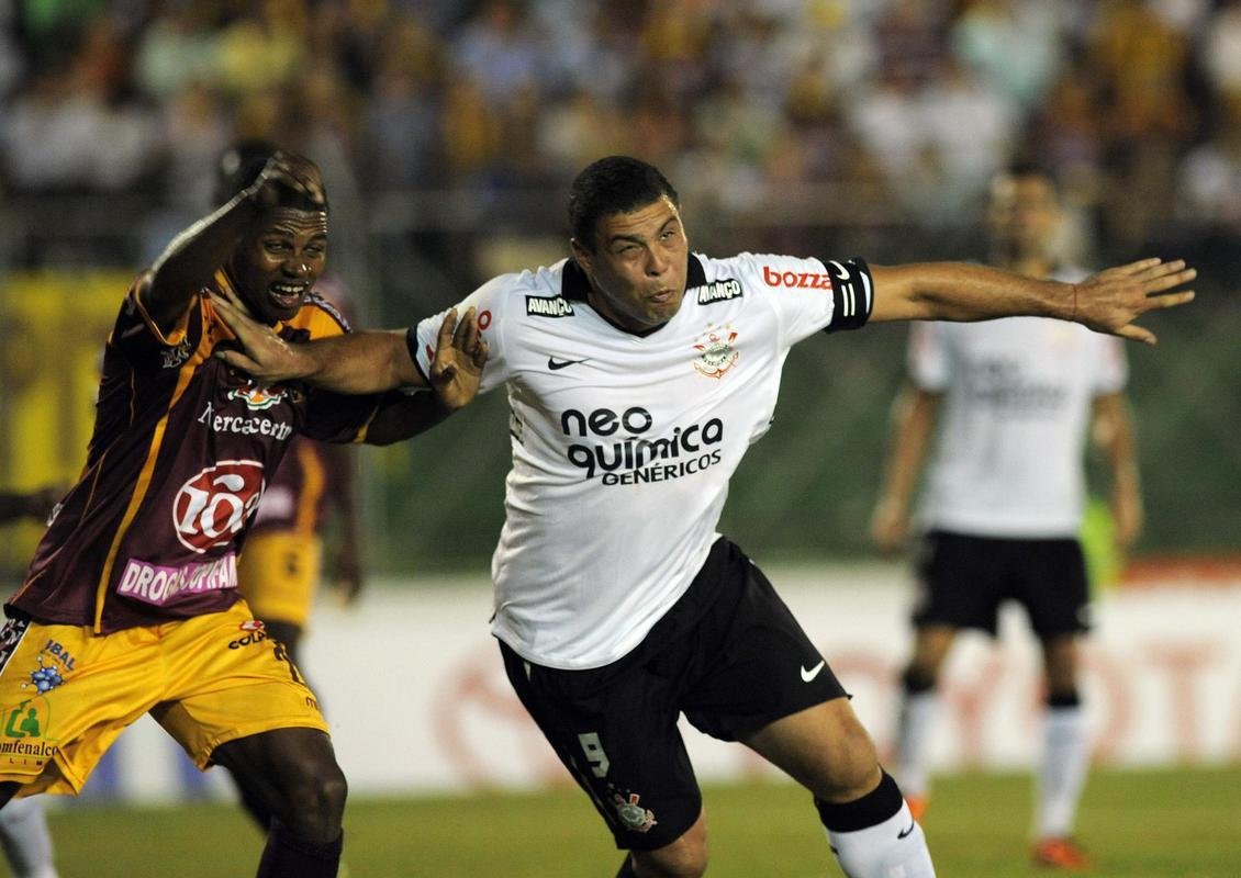 2011 - Corinthians e Tolima (COL) empataram por 0 a 0 o jogo disputado no Brasil. Na volta, vitria dos colombianos por 2 a 0.