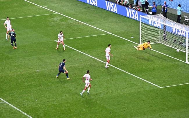 Mitchell Duke marcou o gol da Austrlia sobre a Tunsia em jogo pela segunda rodada do Grupo D da Copa do Mundo