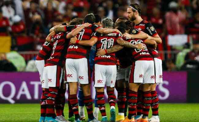 Jogadores do Flamengo comemoram a vitria j pensando em vaga na deciso da Libertadores